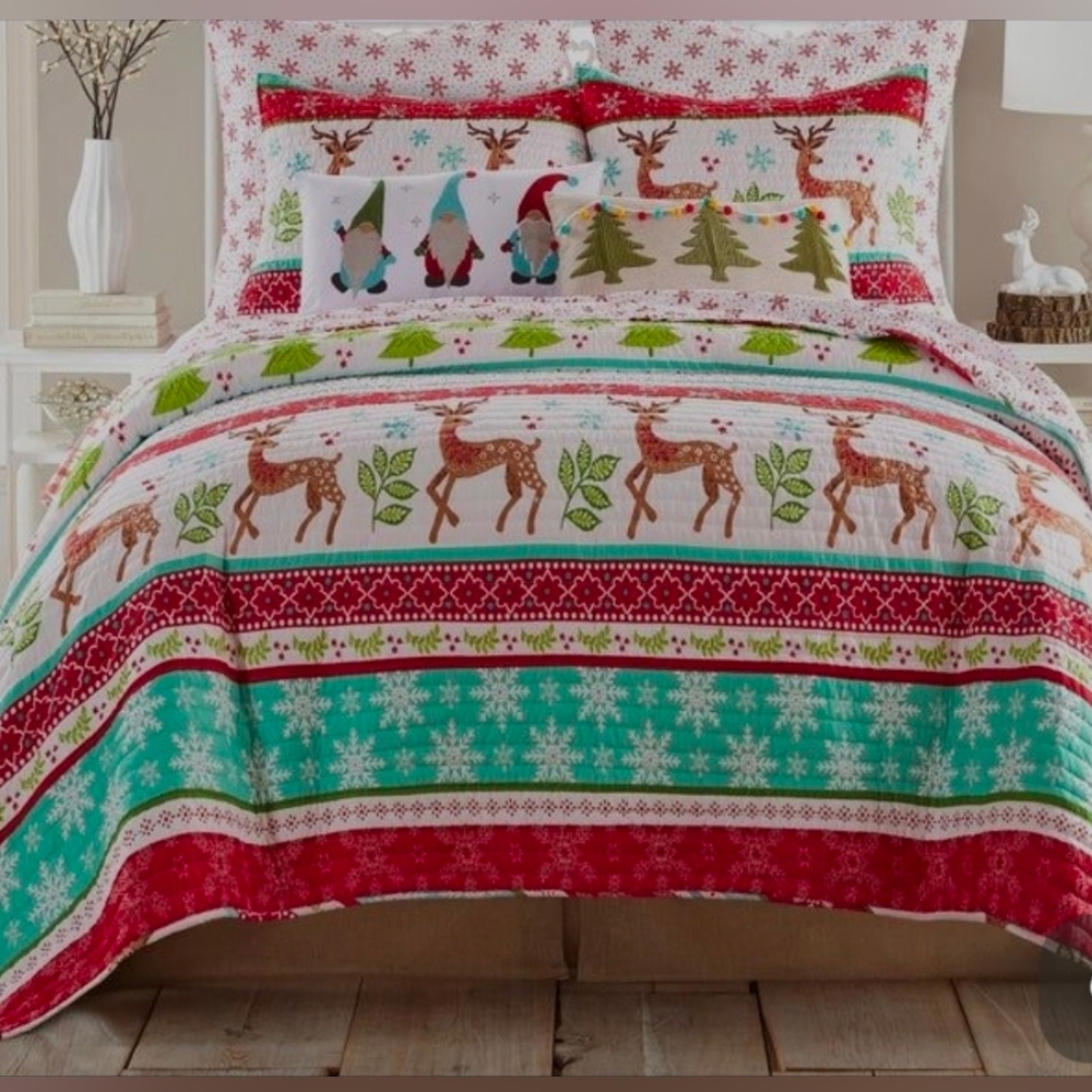 Festive Winter Bedding Quilt Set with Reindeer and Trees